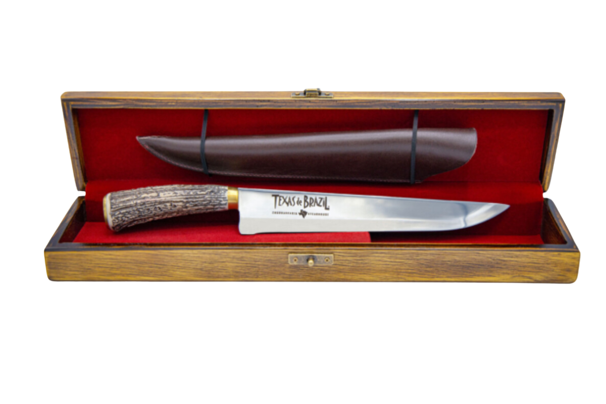 gaucho style knife with horn handle in wooden box